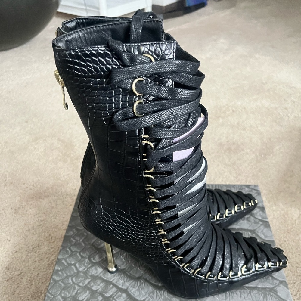 4.55” heel height 7.5” shaft height High stiletto heel Pointed toe